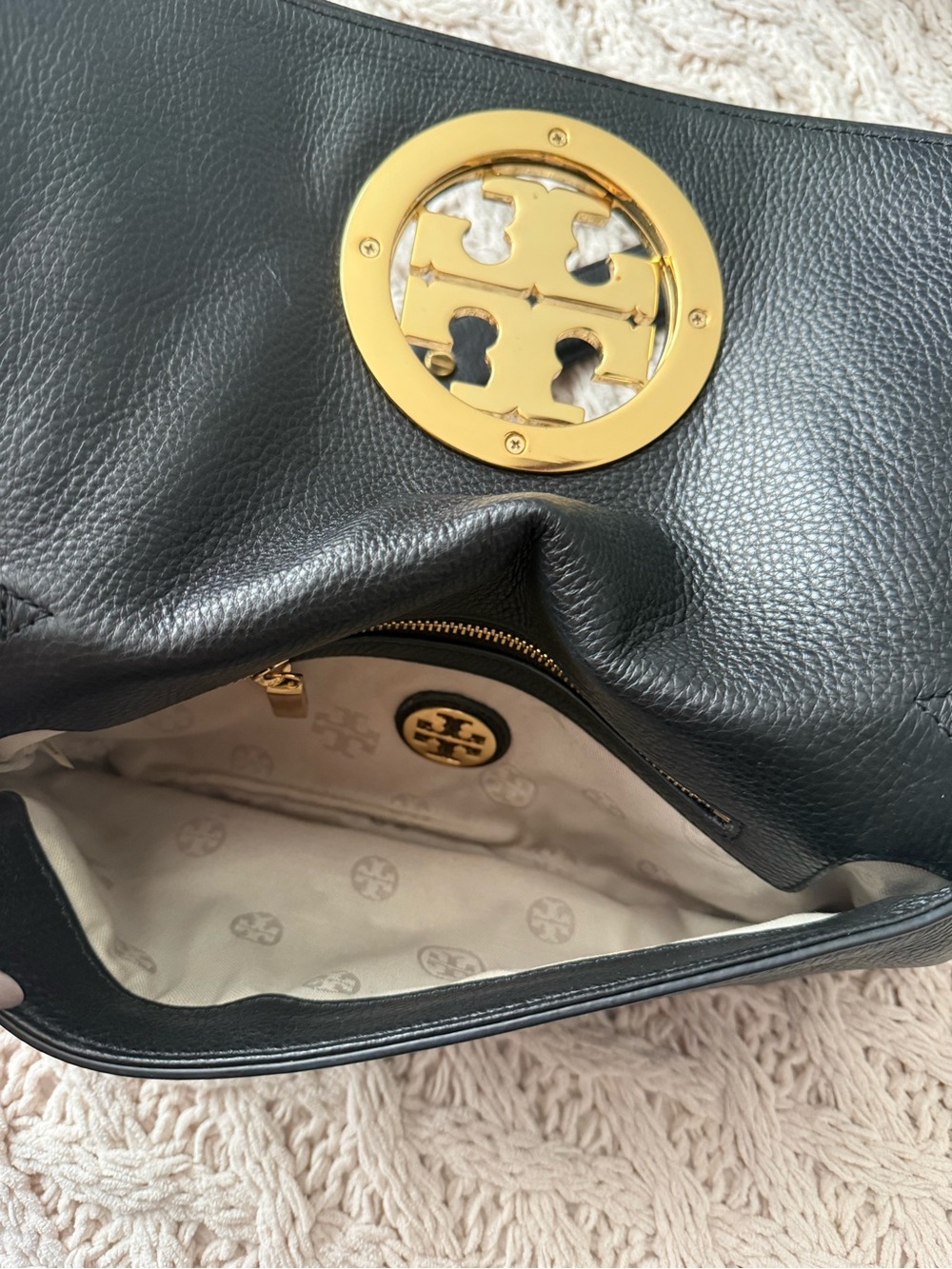 Tory Burch Black Pebbled Leather Clutch with Gold Logo Medallion - Picture 3 of 4